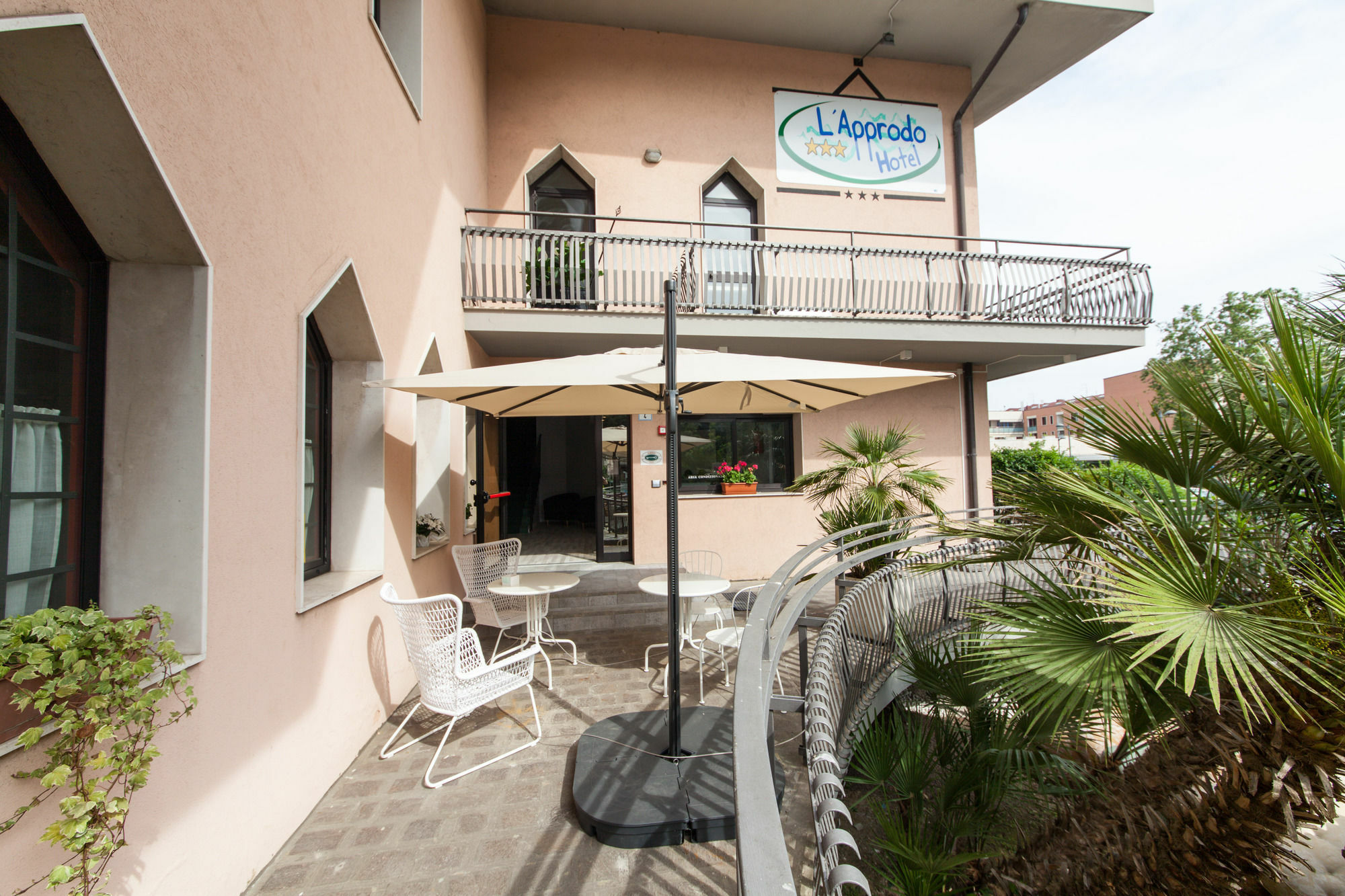 צ'סנטיקו Hotel L'Approdo מראה חיצוני תמונה
